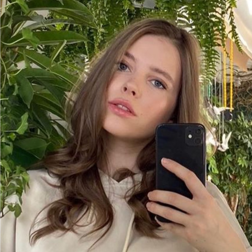 Meet your Posher, Iris